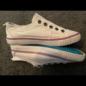 Blowfish Malibu White Canvas Slip On Sneakers 7.5 never worn.